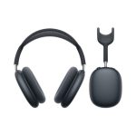 AirPods Max slušalice donose spoj premium dizajna, vrhunskog zvuka i izuzetne udobnosti, čineći ih idealnim izborom za ljubitelje muzike, filmova i dugotrajnog nošenja tokom cijelog dana. Zahvaljujući over-ear dizajnu, slušalice potpuno obuhvataju uši i pružaju izvanrednu pasivnu i aktivnu izolaciju buke.